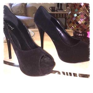 Velvet Peep Toe Stilettos👄